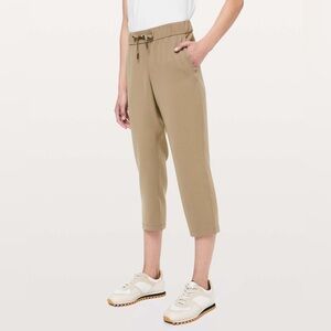 Lululemon On The Fly Crop Woven Pant in Frontier